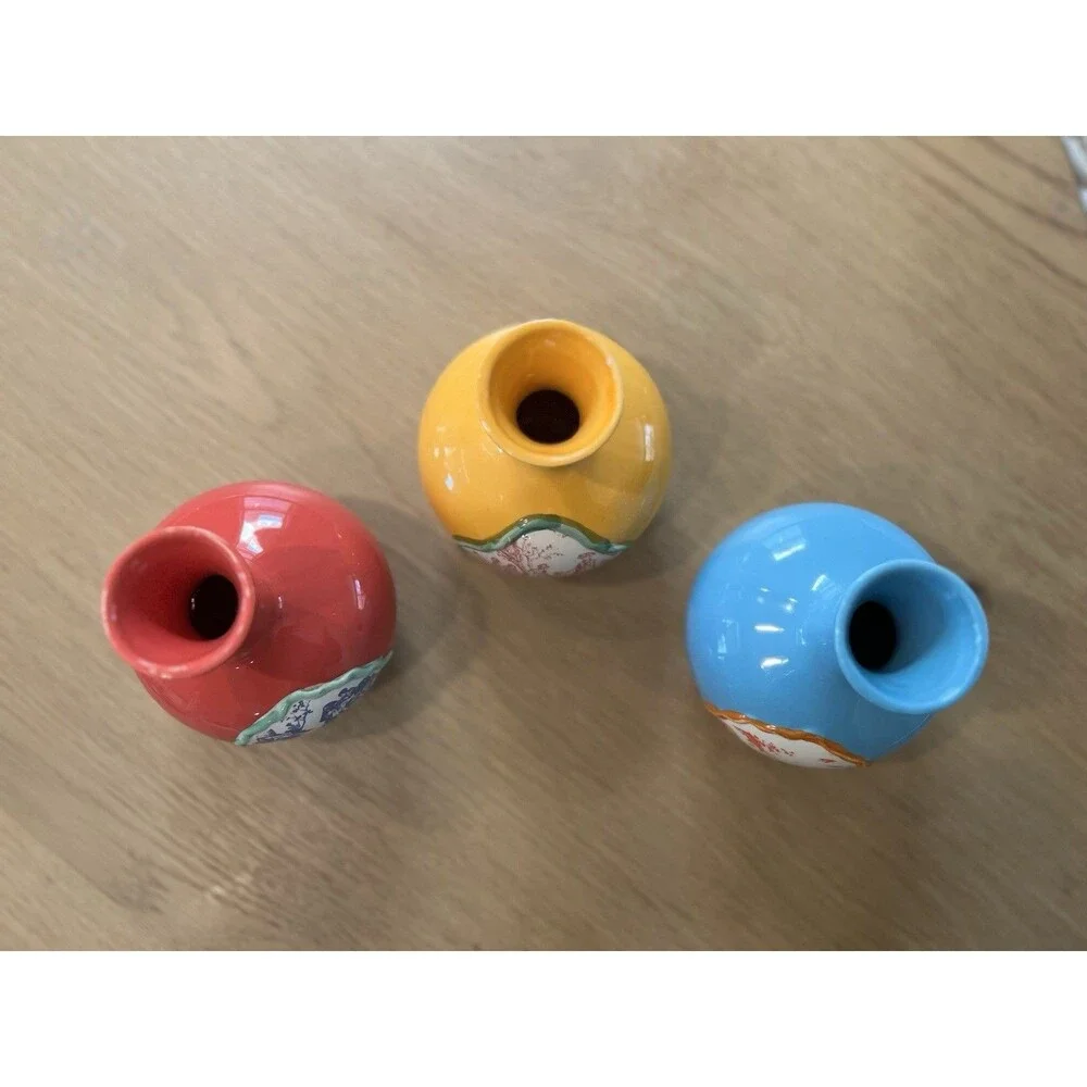 ND Hand Painted Porcelain 5” Vases Set of 3 Colonial Toile Blue Yellow Pink